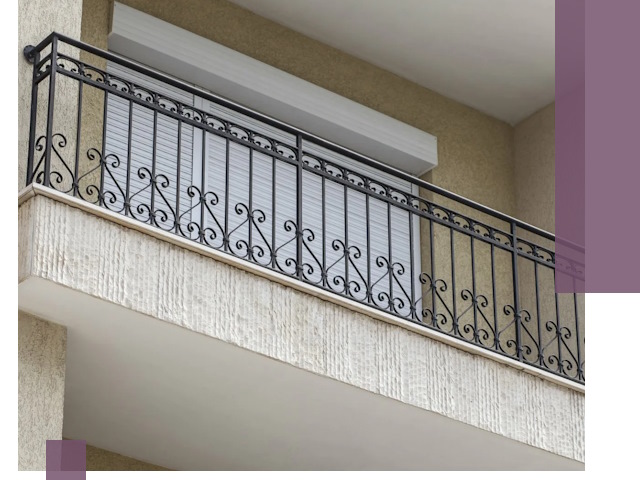 Балконные ограждения из металла и стекла в Белореченске для домов