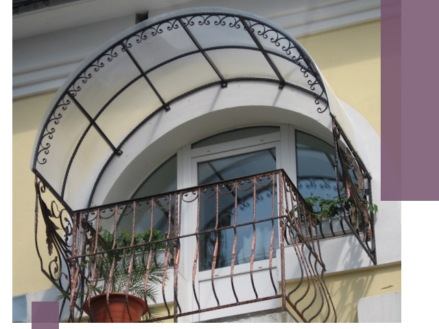 Козырьки над балконом в Белореченске — изготовление и монтаж