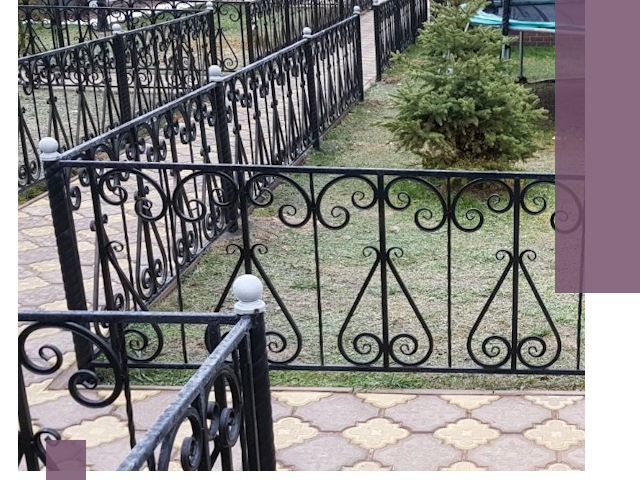 Кованые газонные ограждения под ключ в Белореченске